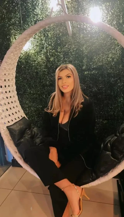 Pamela Hot