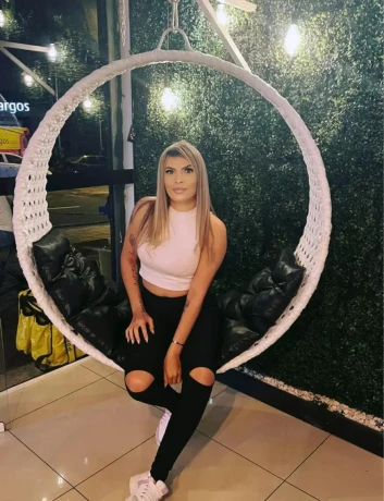 Pamela Hot